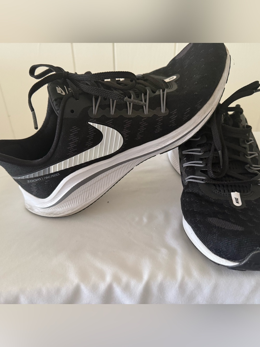 Nike Black & White Zoom Running Shoes men’s 9.5 pre owned